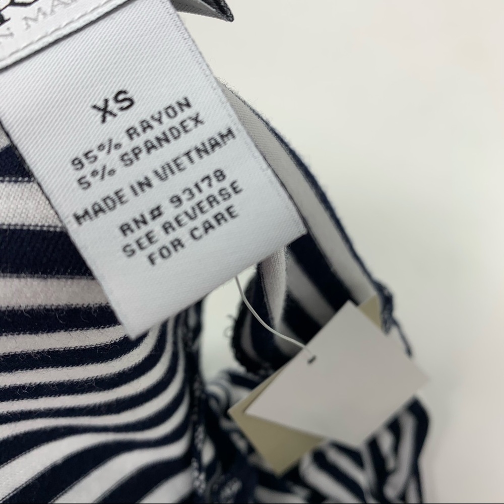 NEW Carmen Marc Valvo Striped V neck Tee Shirt - Picture 9 of 10